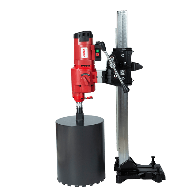 在水電安裝場(chǎng)景下，金剛石鉆孔機(jī)的使用方式是什么？